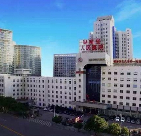 我（wǒ）司為湖（hú）南省人民醫（yī）院層（céng）流係統初中高效空調過（guò）濾網更換完畢